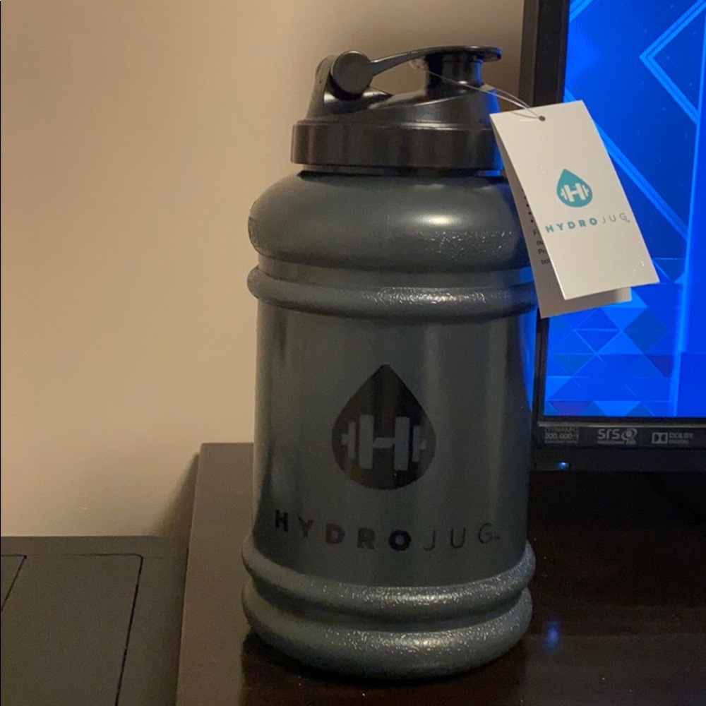 BLACK HYDROJUG WITH CAMO INSULATION SLEEVE